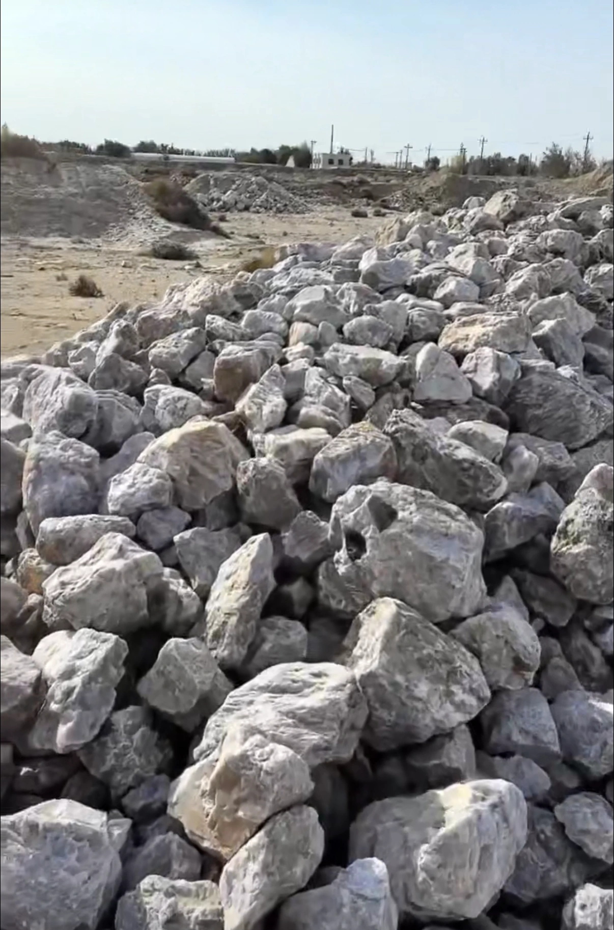 Quartz processing stage: grade and verify